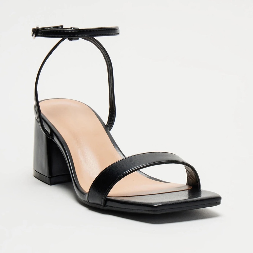 NWT Black Strappy Block Heel Sandals 7.5